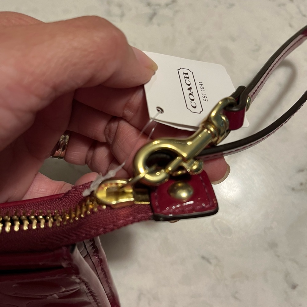 NWT Coach Peyton embossed Patent wristlet - Picture 7 of 8